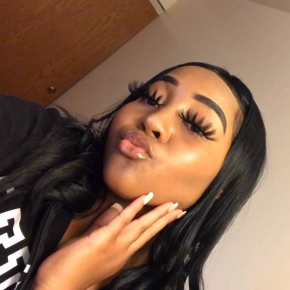 Meet your Posher, Dayona - Picture 1 of 1